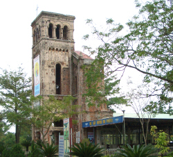 basilica_belltower_closeup.JPG (1000367 bytes)